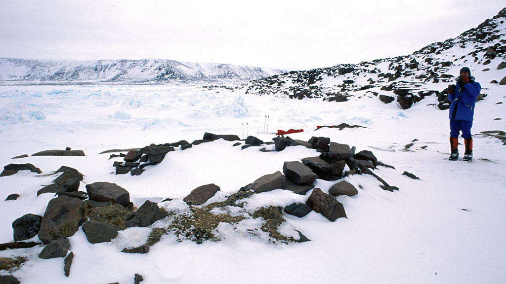  Sandy Briggs at the 1908 overwintering site of American explorer Frederick Cook 