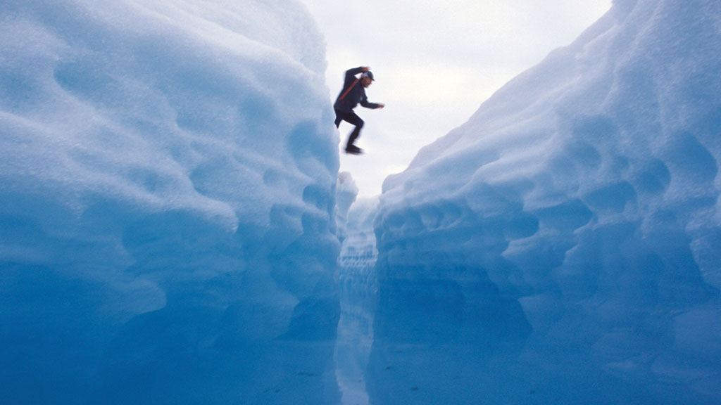  Sandy negotiating a glacier meltwater channel 