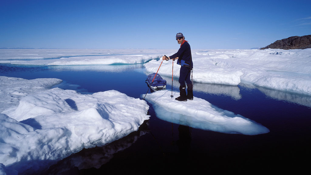  Sandy Briggs uses the natural ferry method to cross a lead on Jones Sound 